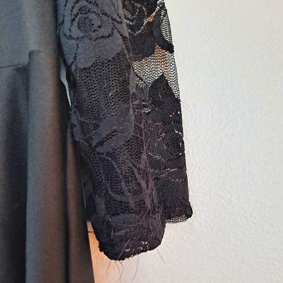 Black Plus Size Peplum Tunic With Lace V-Neck And Sleeves - Picture 6 of 12